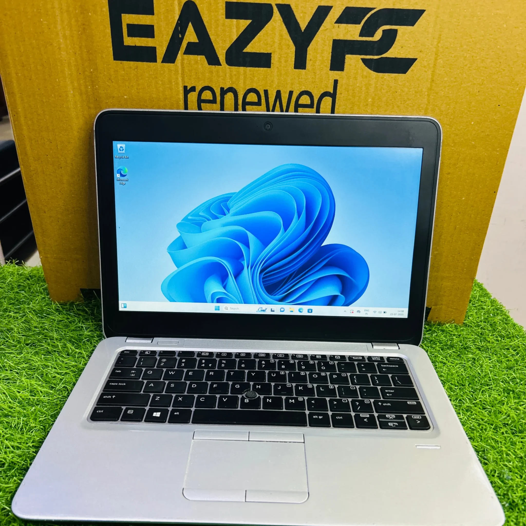 HP EliteBook 820 G4 12.5″ refurbished business laptop, Intel Core i5 7th Gen, sleek silver chassis.