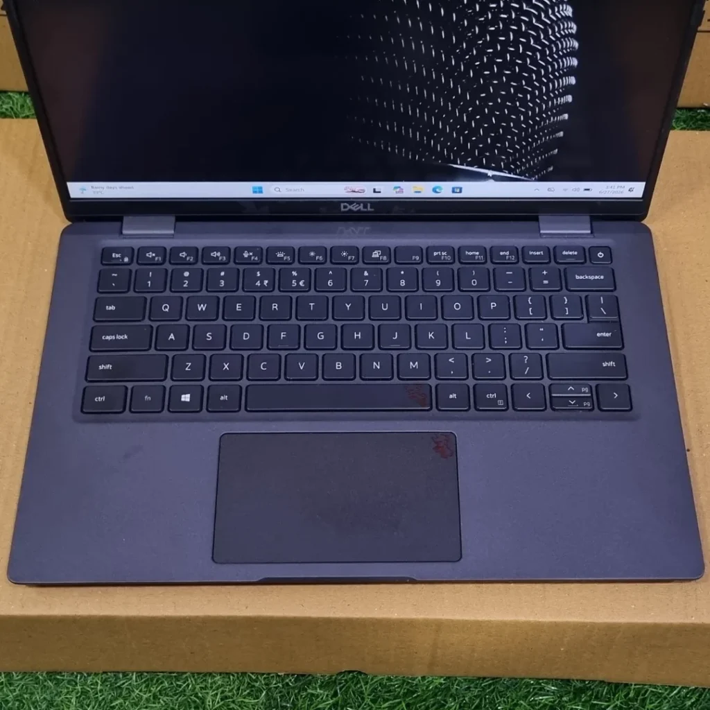 Dell Latitude 7420 i5 11th gen Focus on Keyboard