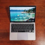 Refurbished MacBook Air A2337 M1 13 Inch 8GB RAM 256GB SSD Focus on keyboard (2)