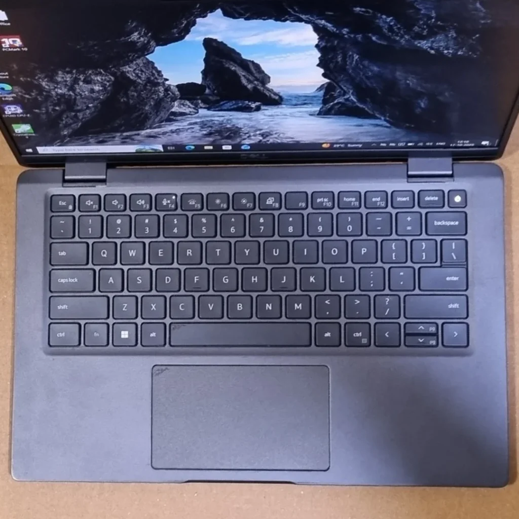 Dell latitude 7430 i7 12th Gen Refurbished Laptop 16GB RAM 512GB SSD Touch Screen Focus on keyboard