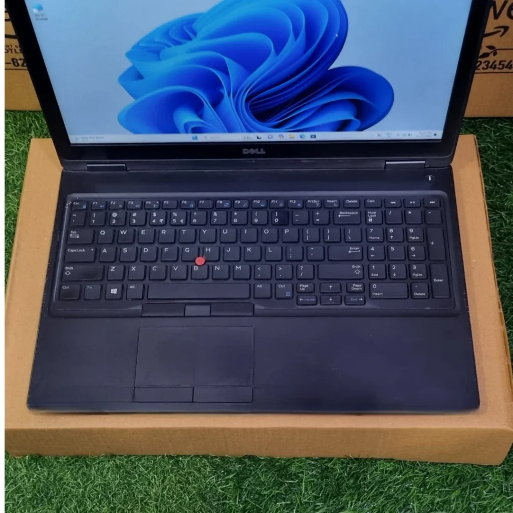 Dell Precision 3520 i7 7th Gen Focus On KeyBoard