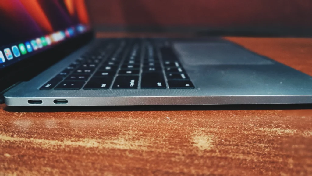 Apple macbook pro A1708
