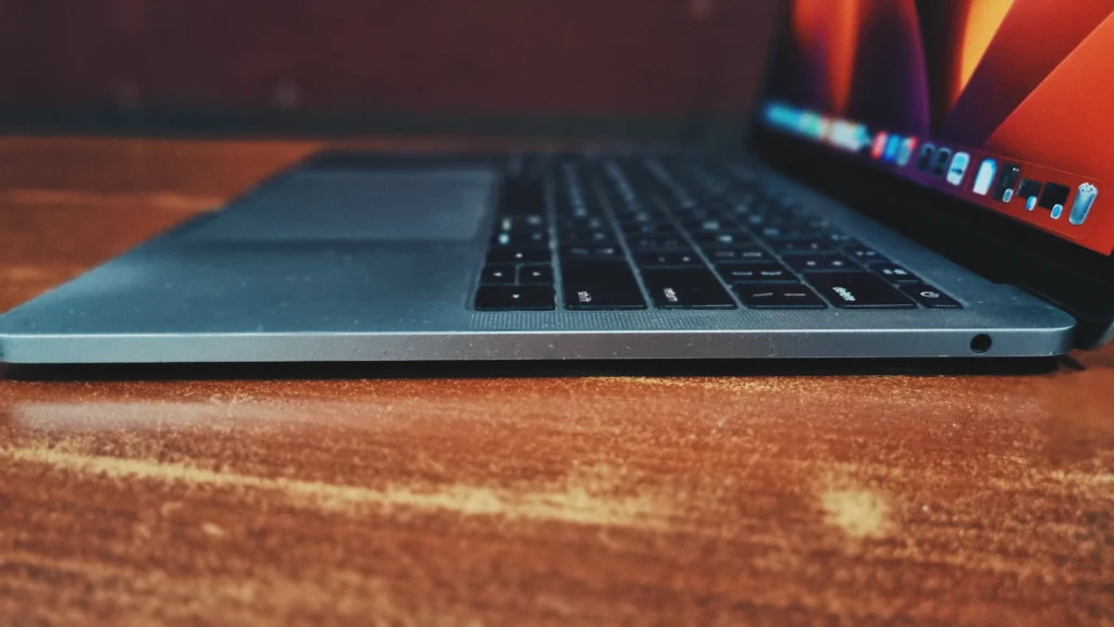Apple macbook pro A1708