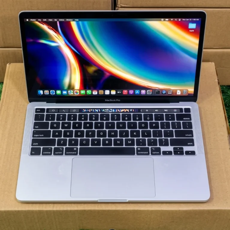 Refurbished MacBook Pro A2251 13-Inch Intel Core i7 32GB RAM 512GB Focus on keyboard