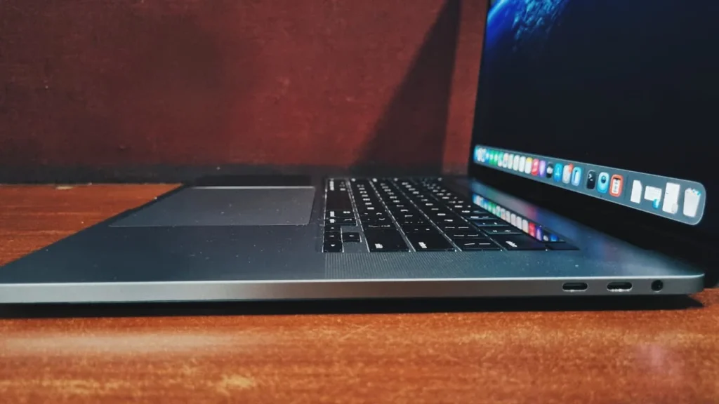 Apple MacBook Pro 16” (A2141))
