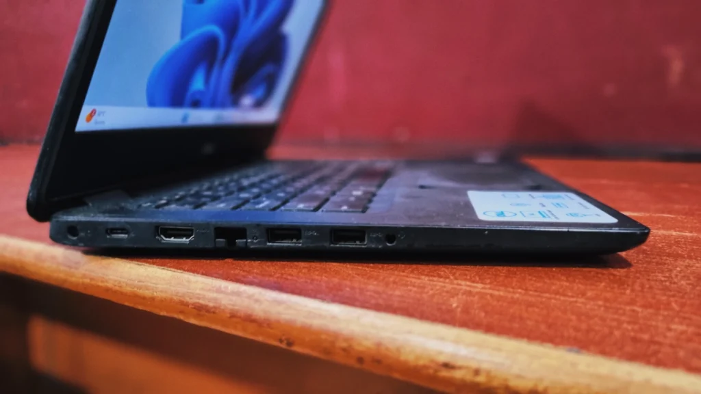 Dell Latitude 3400 (I5 8th gen) Review left side view