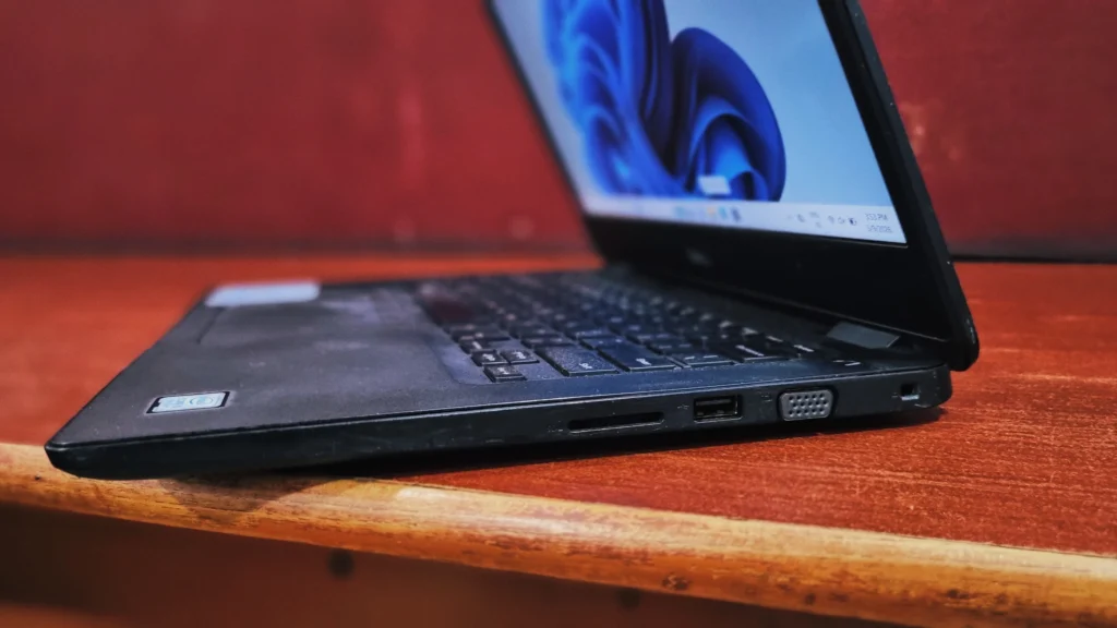Dell Latitude 3400 (I5 8th gen) Review side view