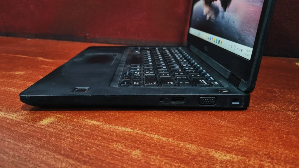 Dell Latitude 5490 Right Side View