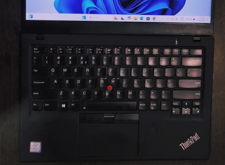 Lenovo ThinkPad X1 Carbon (7th gen) Focus On KeyBoard