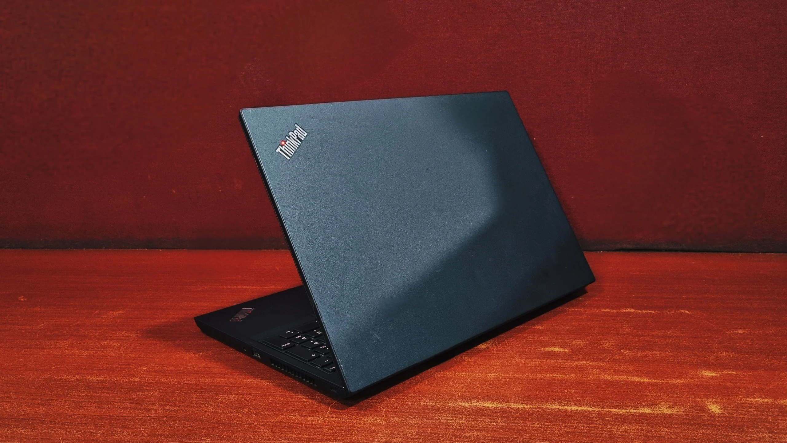 Lenovo ThinkPad L580 back view showing design and build quality