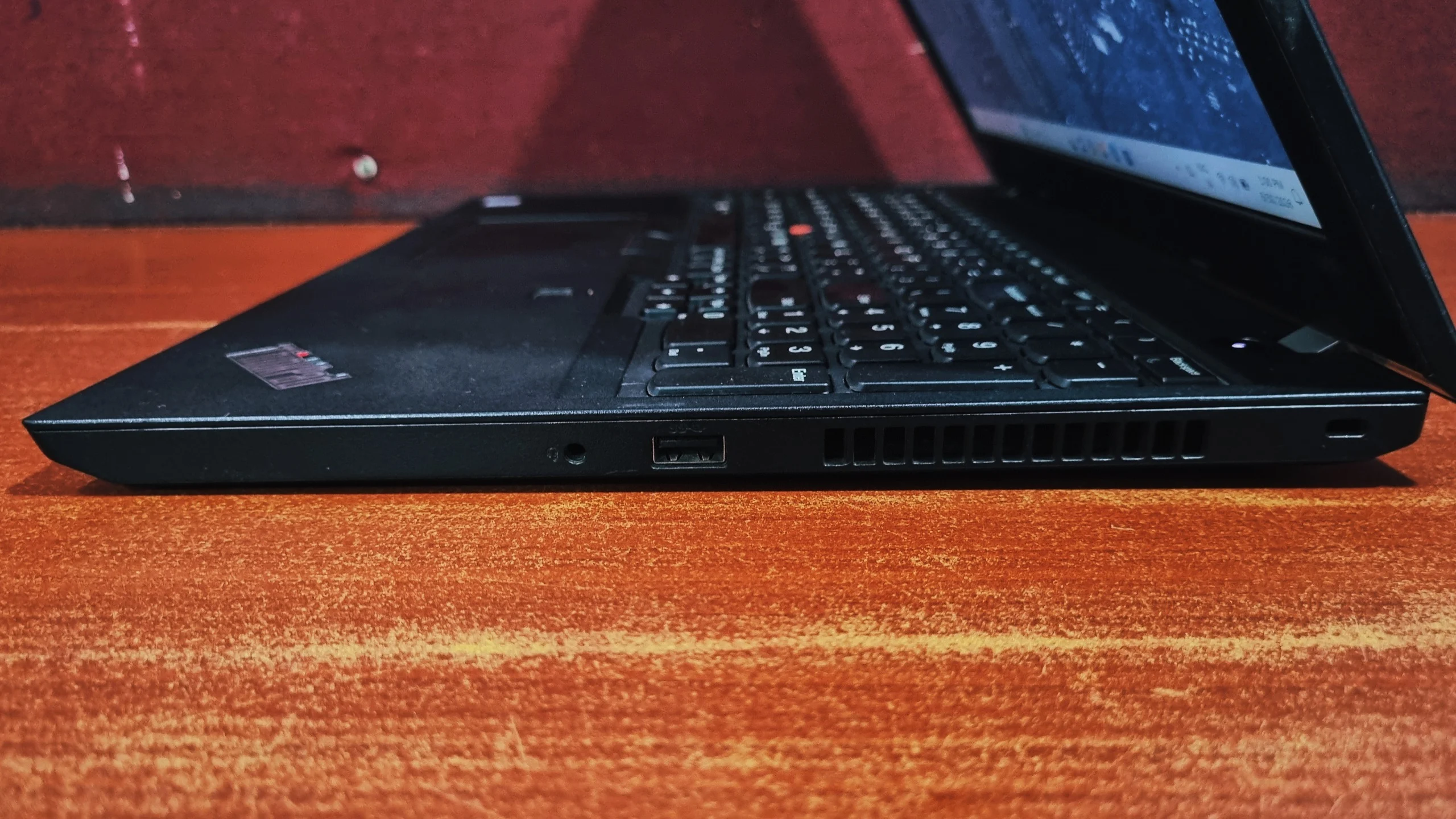 Lenovo ThinkPad L580 right side ports view