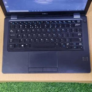 Dell Latitude 5280 Intel Core i7 7th Gen focus on keyboard