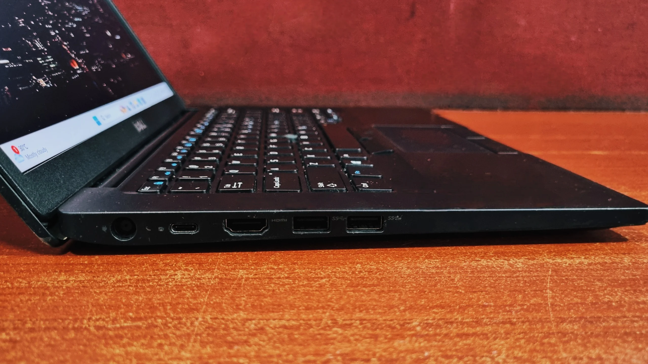 Dell Latitude 7490 keyboard close-up