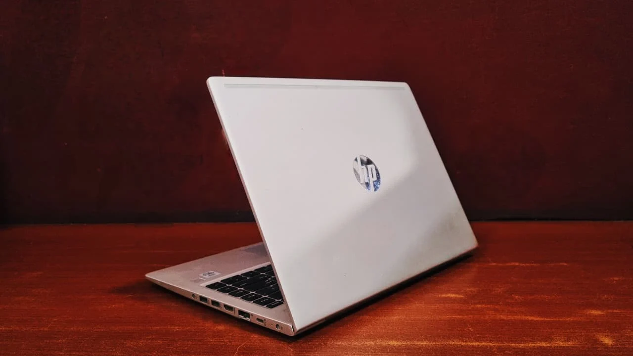 HP ProBook 440 G7 chassis and build quality close-up