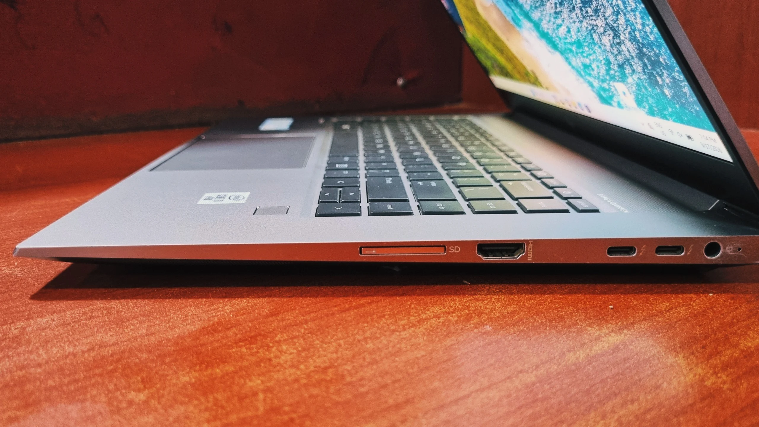 HP ZBook Studio G7 right side ports: AC power connector, two Thunderbolt 3 USB-C, HDMI 2.0 and SD card reader