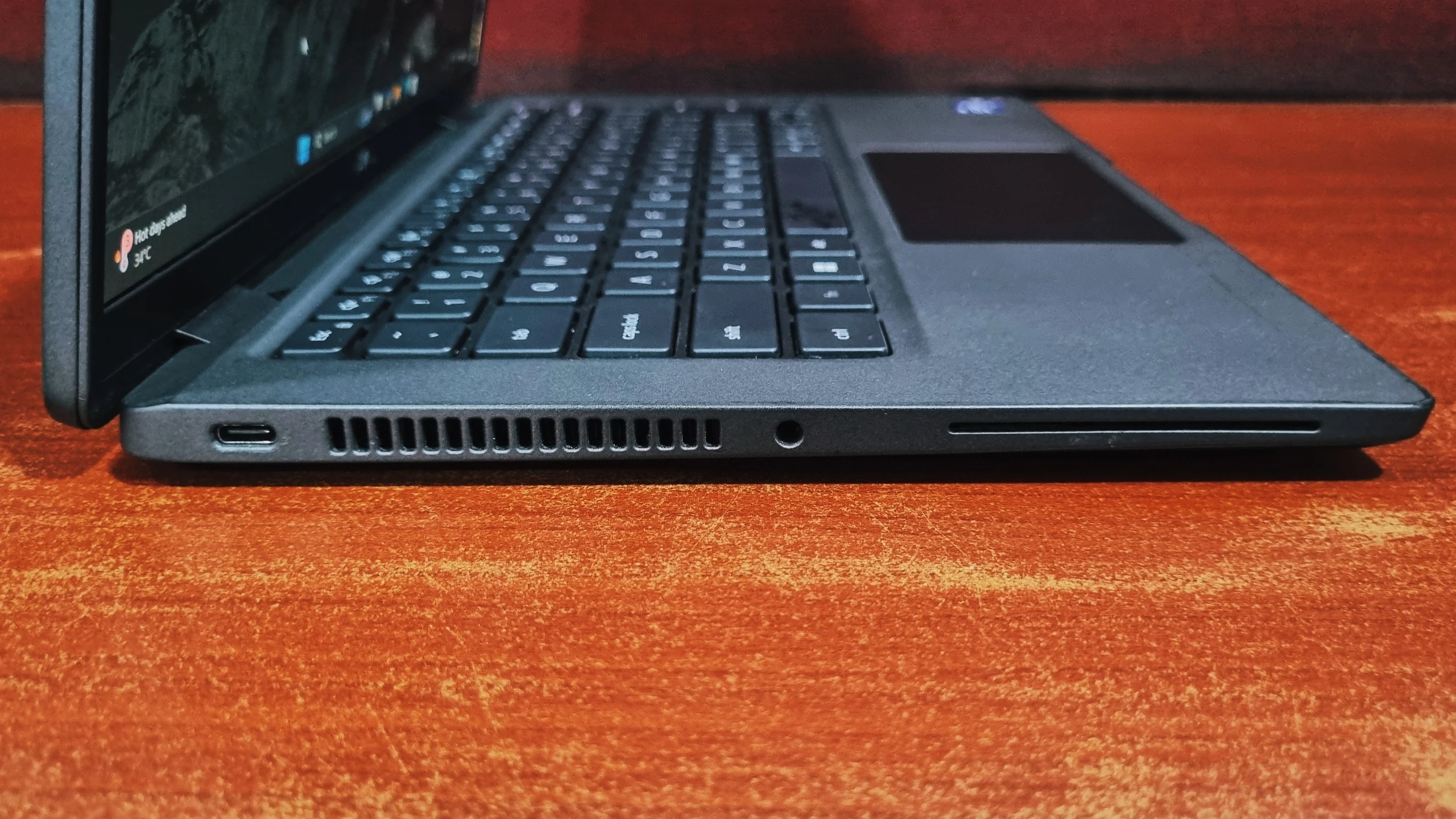Dell Latitude 7320 left side ports: Thunderbolt 4 USB-C and 3.5mm audio combo jack