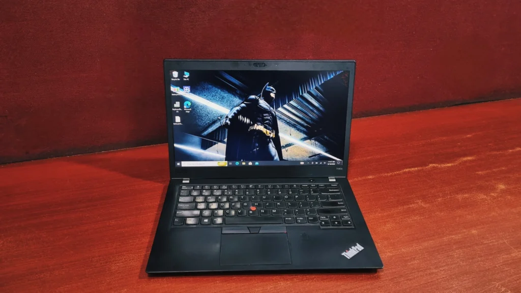 Lenovo ThinkPad T480s review covering performance, benchmarks, battery life, features, and overall value to help you decide if it’s worth buying.