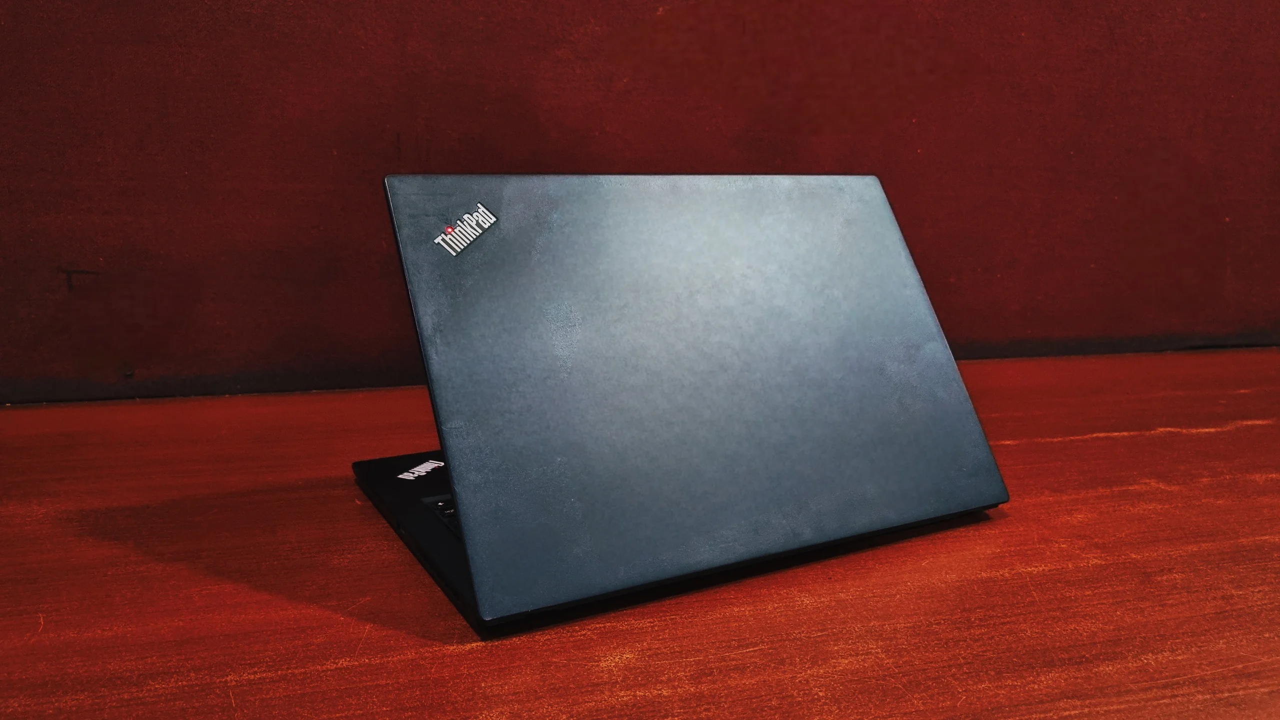 Lenovo ThinkPad T480s design and build quality with matte-black finish