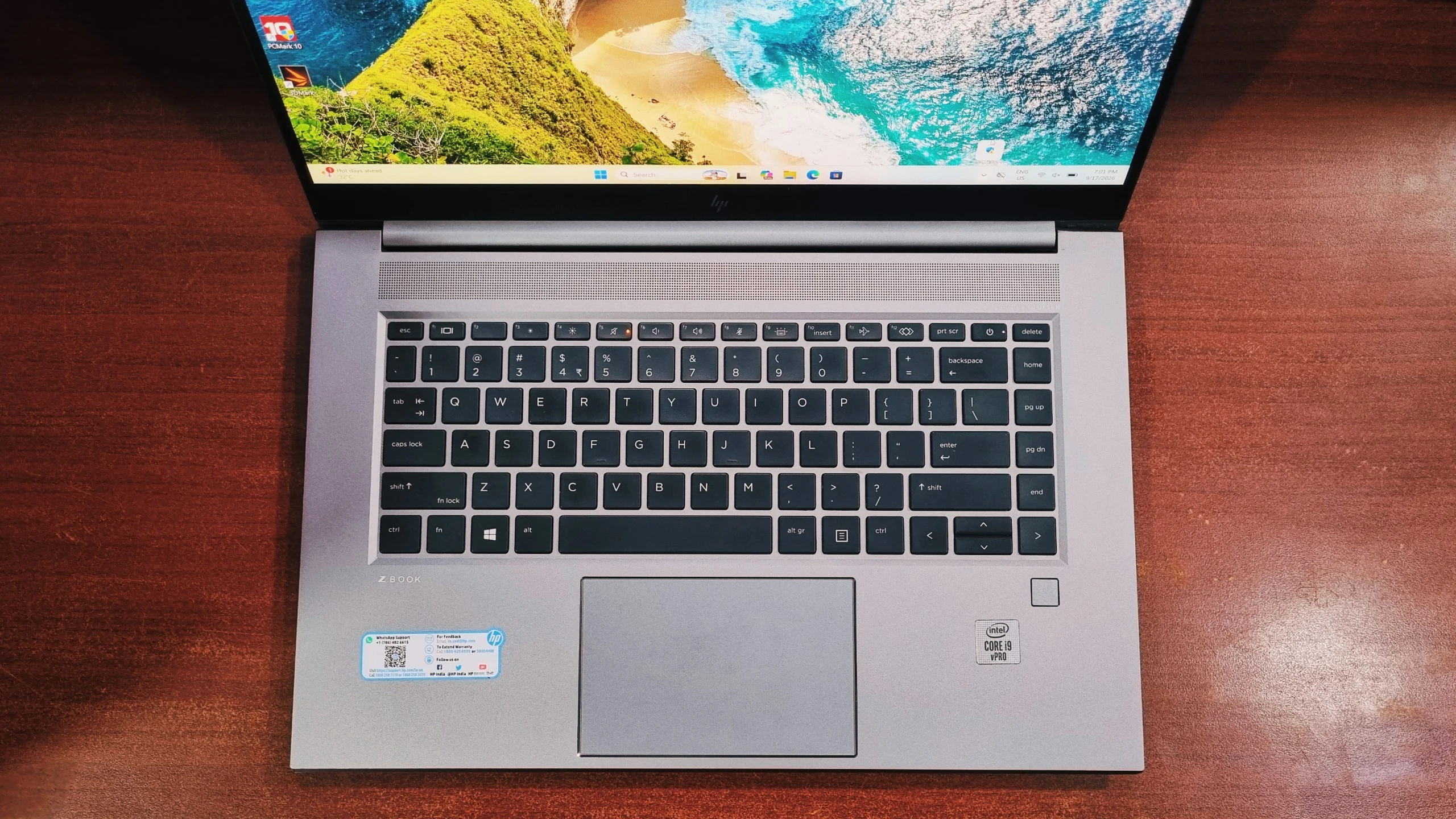 HP ZBook Studio G7 backlit keyboard and touchpad with fingerprint reader
