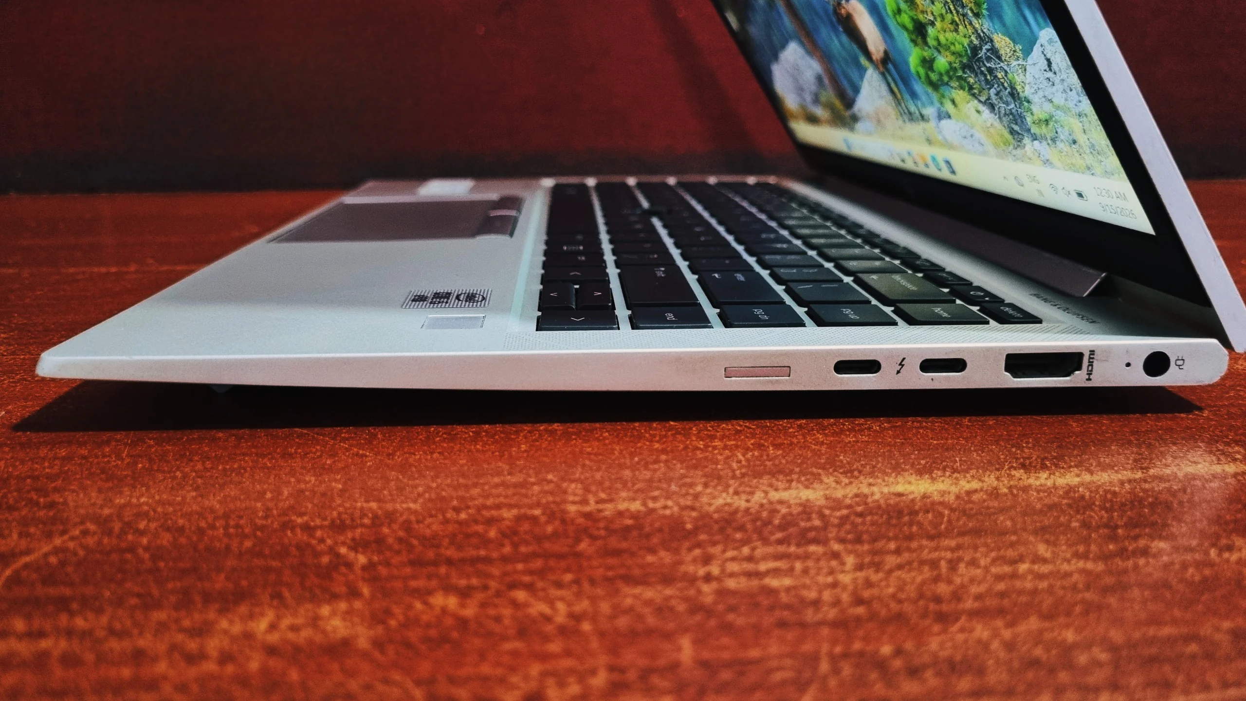 HP EliteBook 840 G7 right side ports