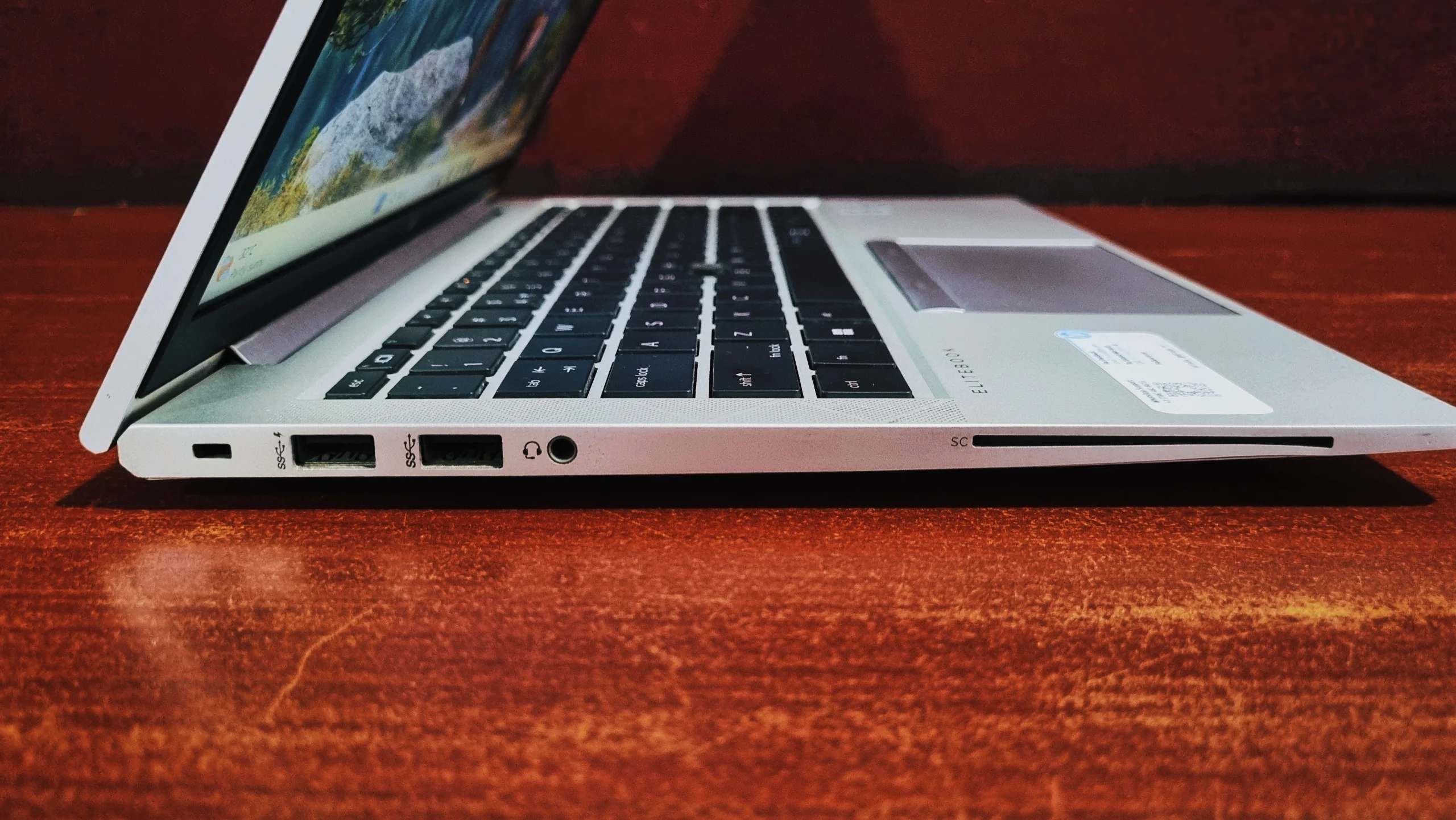 HP EliteBook 840 G7 left side ports